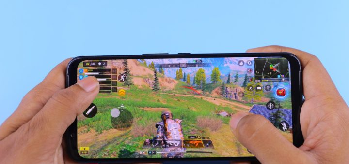gameplay mobile d'un jeu de tir à la première personne sur smartphone