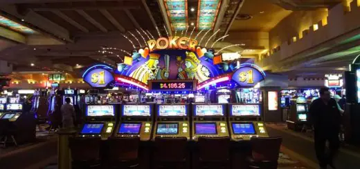 Les super-héros jouant au casino